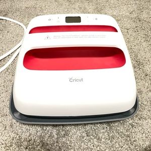 Cricut EasyPress 2 (9”x9”) With 12”x12” Cricut Protective Resistance Mat